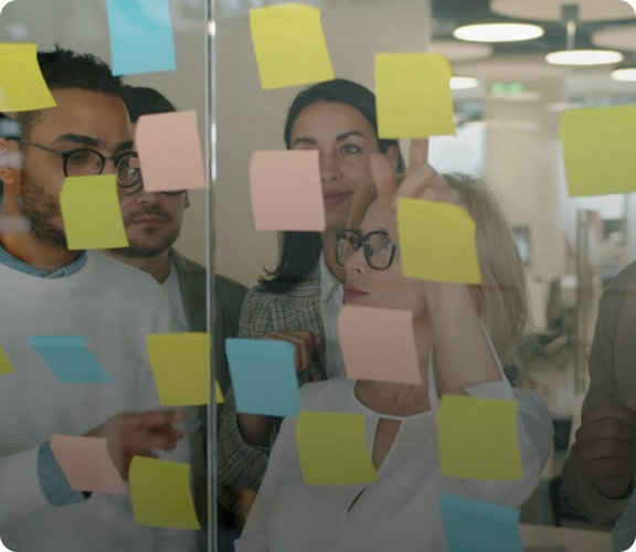 Equipe PSF trabalhando com post-its