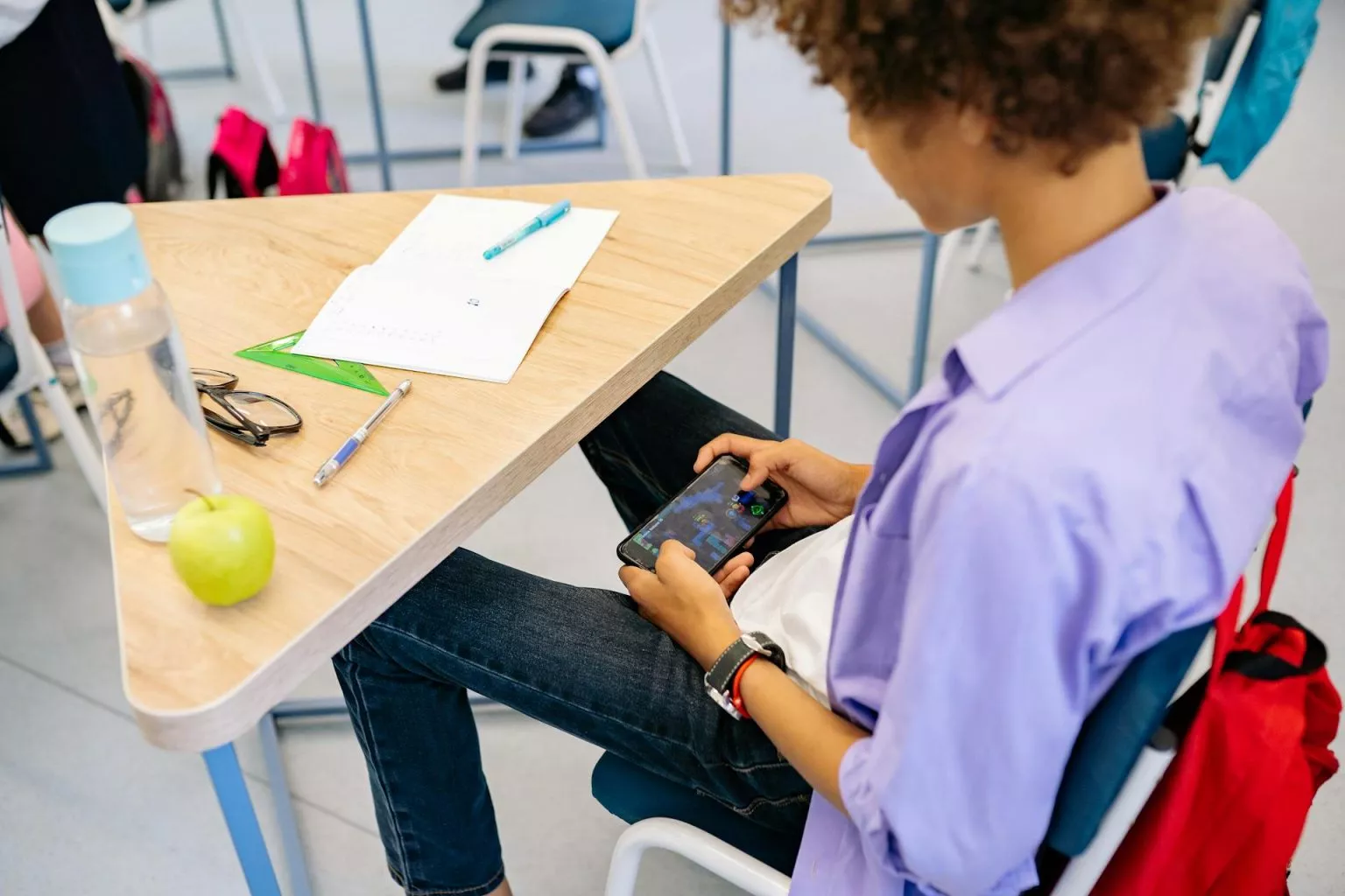 Limitação do uso do celular nas escolas protege a saúde mental